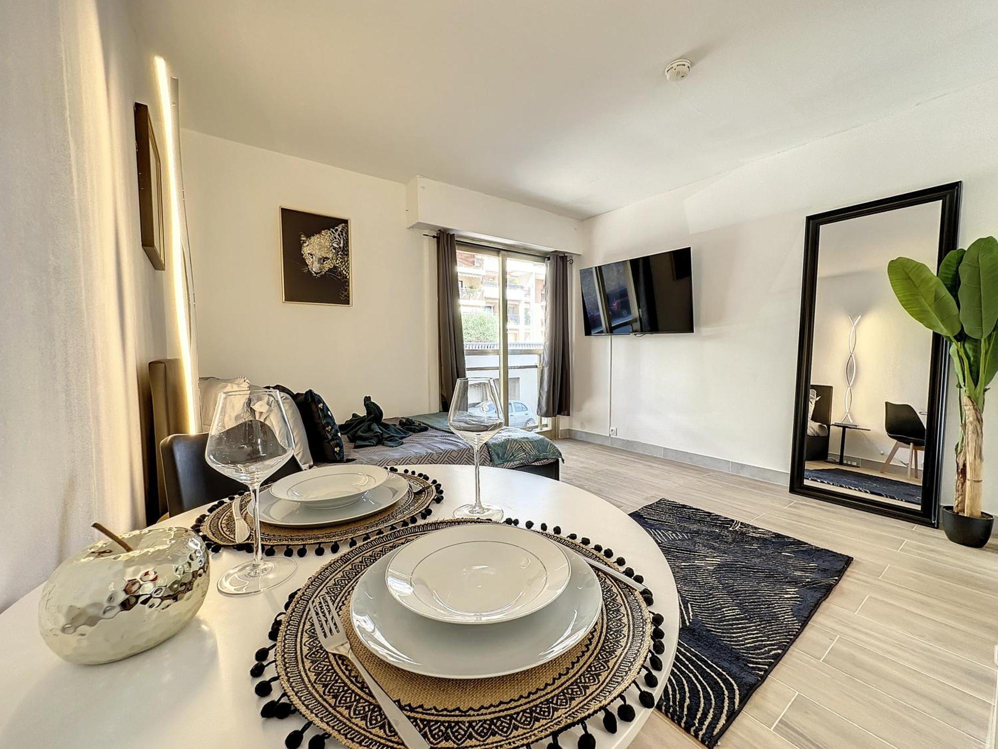 Evasion : Baignoire Spa, Ac, Wifi, Netflix Apartamento Cannes